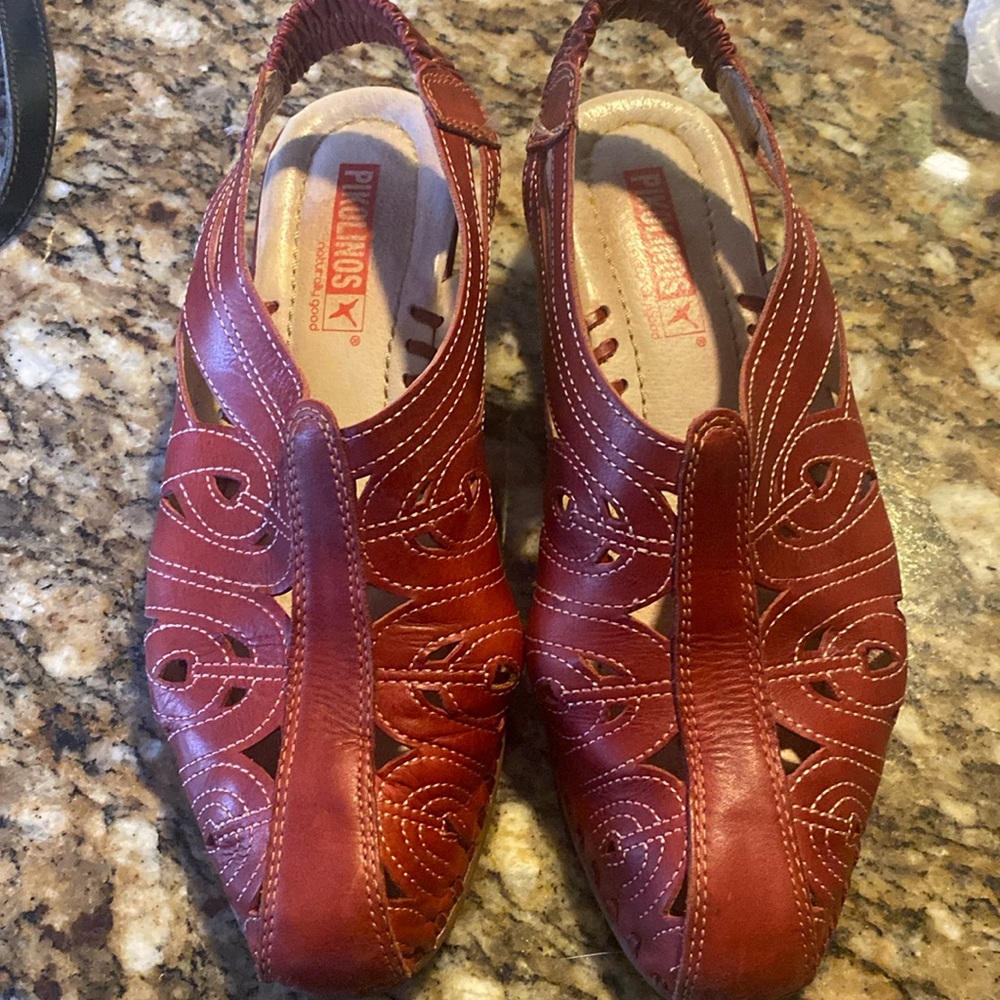 Pikolinos red size 38